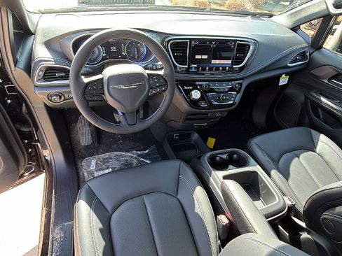 New 2026 Chrysler Pacifica Select w/ S Appearance Package FWD image 20