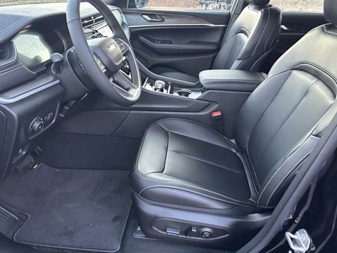 New 2025 Jeep Grand Cherokee Limited image 9