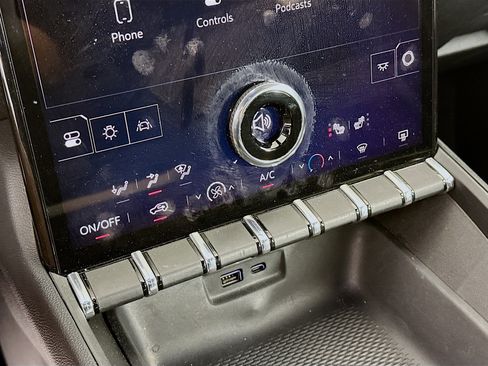 Used 2025 GMC Terrain Elevation image 24