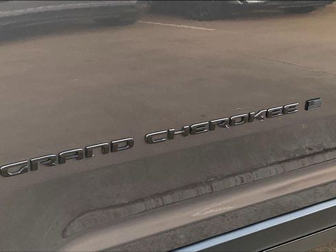 Used 2024 Jeep Grand Cherokee L Altitude image 11