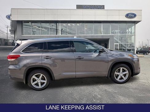 Used 2017 Toyota Highlander XLE AWD/4WD image 7