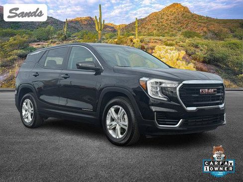 Used 2024 GMC Terrain SLE image 1