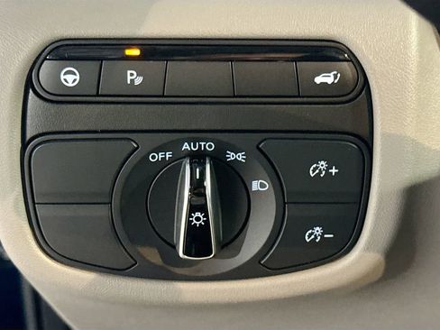 Used 2023 INFINITI QX50 Luxe FWD image 11