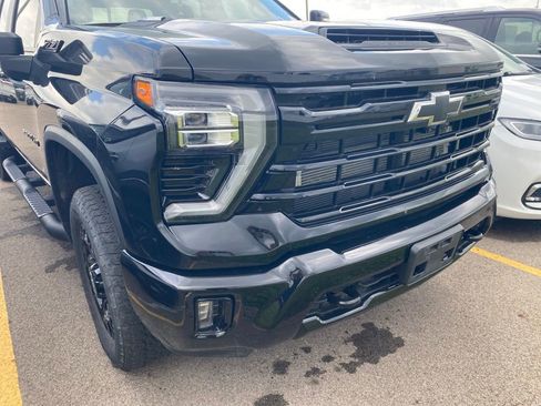 Used 2024 Chevrolet Silverado 2500 LT w/ Midnight Edition AWD/4WD image 3