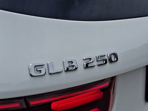 Used 2025 Mercedes-Benz GLB 250 4MATIC image 38