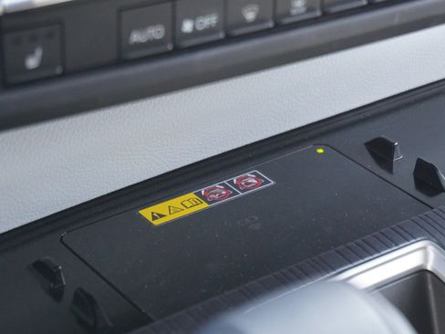 Used 2025 Toyota Sienna XLE image 29