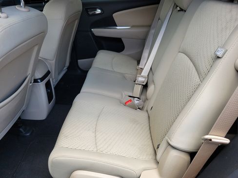 Used 2017 Dodge Journey SE w/ Comfort/Convenience Group AWD/4WD image 6