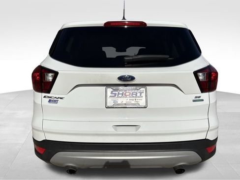 Used 2019 Ford Escape SE image 4