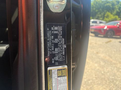 Used 2025 Kia Soul LX w/ LX Technology Package FWD image 27