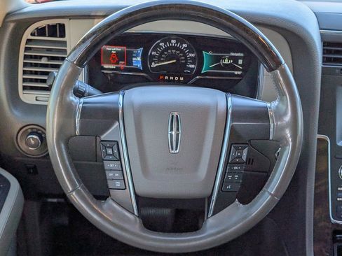 Used 2015 Lincoln Navigator L 4WD image 17