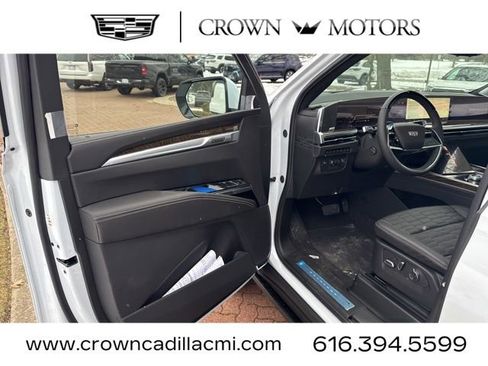 New 2026 Cadillac Escalade Platinum Luxury w/ LPO, Floor Liner Package image 19