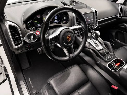 Used 2018 Porsche Cayenne S AWD/4WD image 9