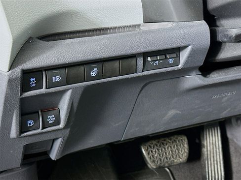 Used 2022 Toyota Sienna XSE image 10