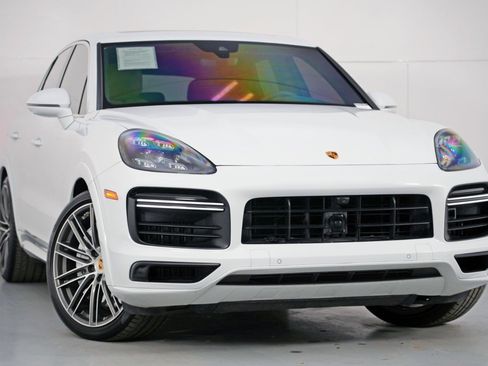 Used 2019 Porsche Cayenne Turbo image 4