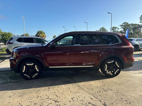 Used 2023 Kia Telluride EX w/ EX Captain's Chair Package image 6
