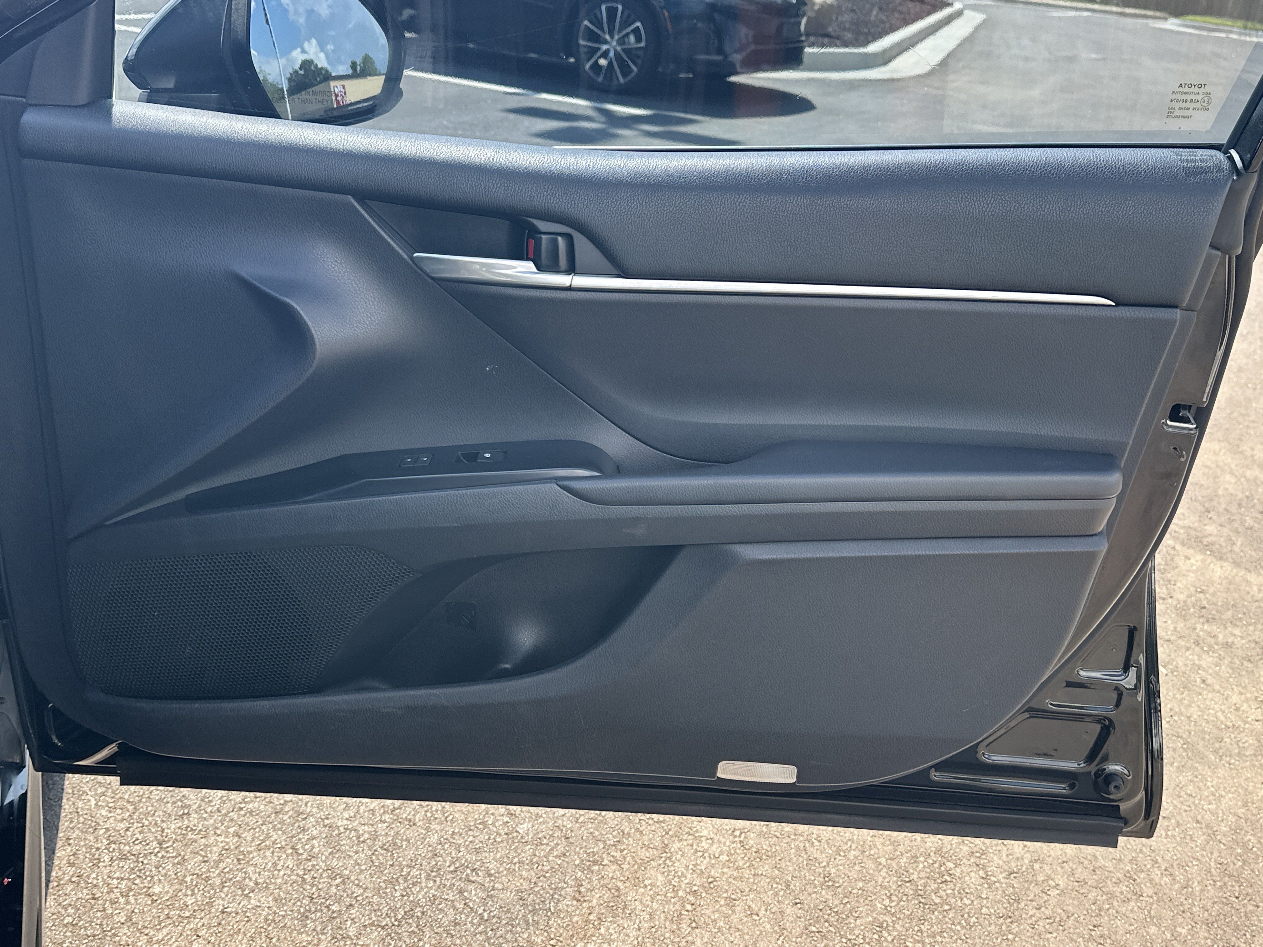 Used 2018 Toyota Camry SE FWD image 15