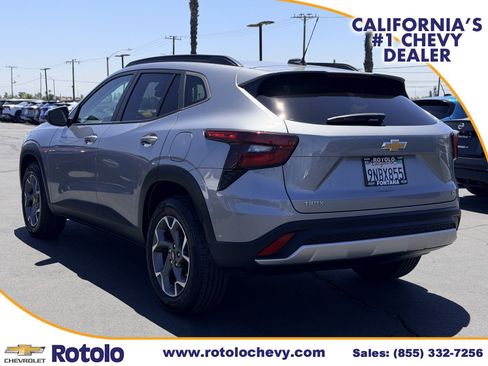 Used 2024 Chevrolet Trax LT w/ Driver Confidence Package FWD image 4