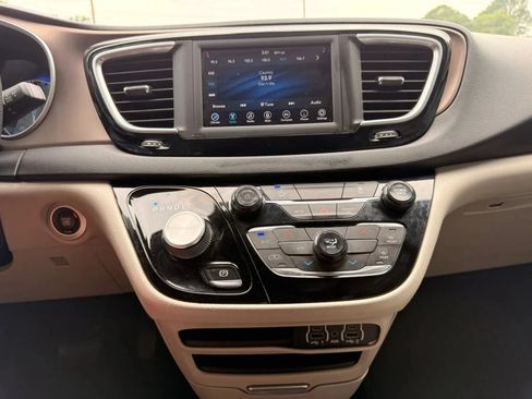 Used 2021 Chrysler Voyager Lxi FWD image 20