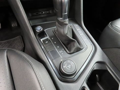 Used 2019 Volkswagen Tiguan SE image 42