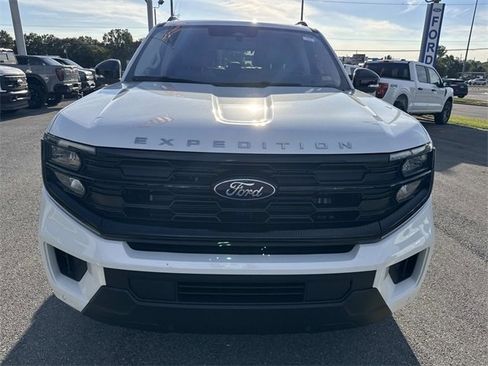 New 2025 Ford Expedition Active image 2