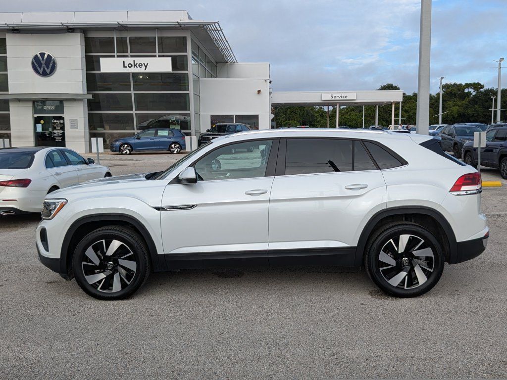 Certified 2026 Volkswagen Atlas Cross Sport SE FWD image 3