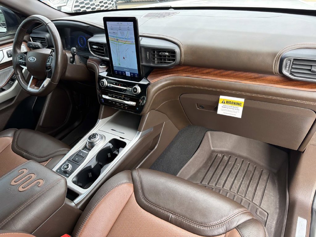 Certified 2024 Ford Explorer King Ranch w/ Technology Package AWD/4WD image 17