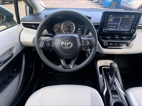 Used 2022 Toyota Corolla LE image 6