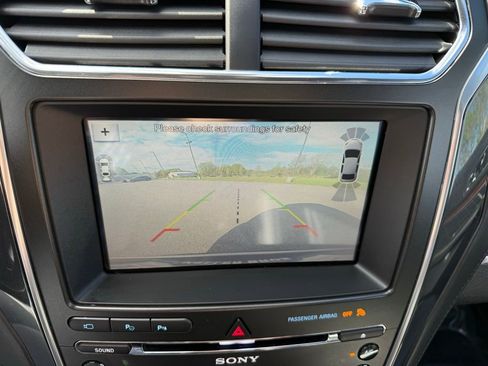 Used 2018 Ford Explorer Platinum image 16