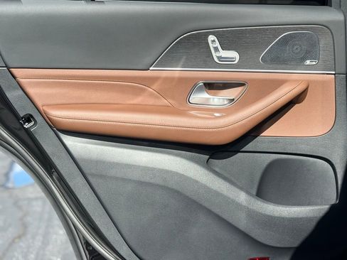 Used 2025 Mercedes-Benz GLS 450 4MATIC image 40