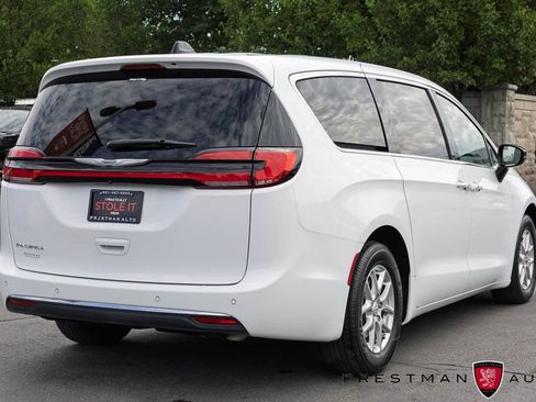 Used 2025 Chrysler Pacifica Select FWD image 18