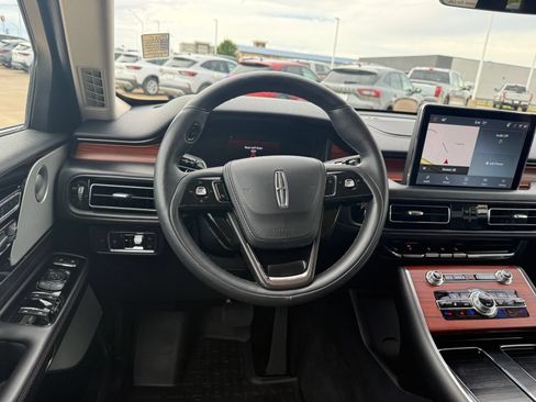 Used 2022 Lincoln Aviator Reserve w/ Equipment Group 201A AWD/4WD image 12