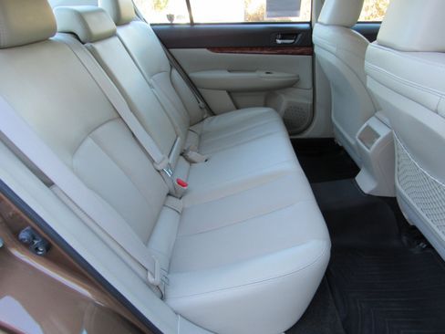 Used 2011 Subaru Legacy 2.5i Limited image 7