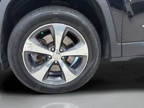 Used 2019 Jeep Cherokee Limited AWD/4WD image 29