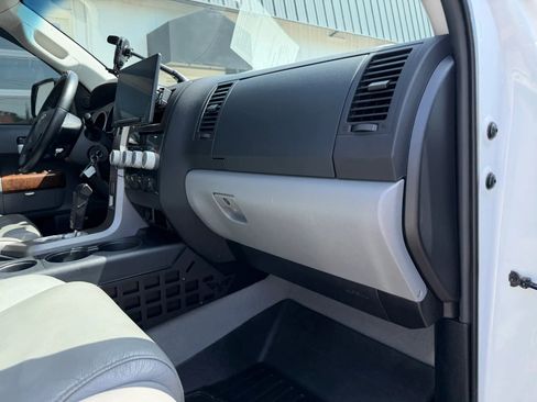 Used 2011 Toyota Tundra Limited w/ Memory Pkg AWD/4WD image 13