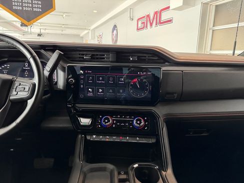 Certified 2025 GMC Sierra 2500 AT4 AWD/4WD image 20