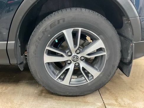 Used 2017 Toyota RAV4 XLE FWD image 14