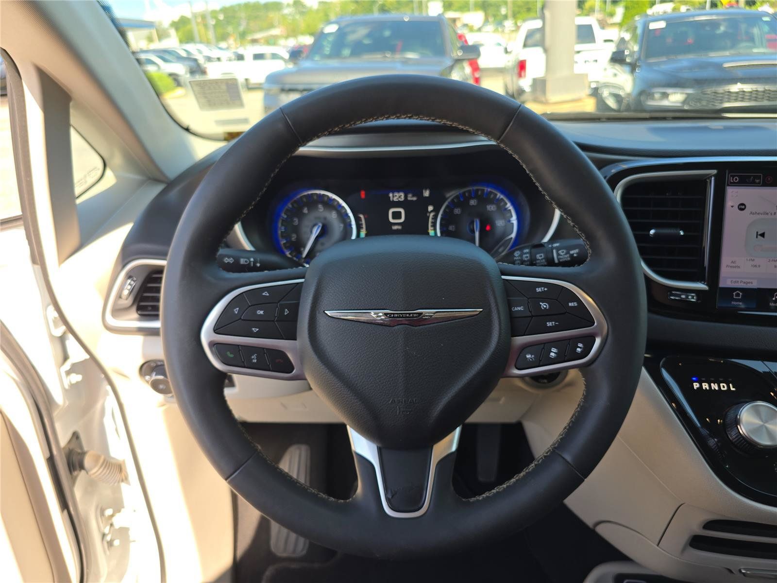 Used 2024 Chrysler Pacifica Touring-L FWD image 29