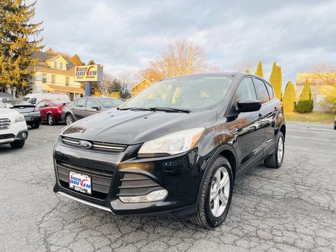 Used 2015 Ford Escape SE image 1