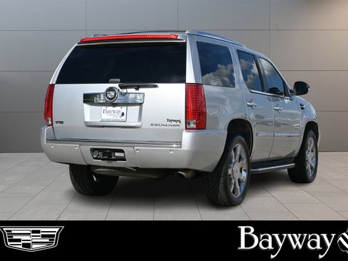 Used 2012 Cadillac Escalade Luxury RWD image 6