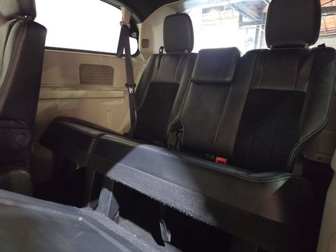 Used 2018 Dodge Grand Caravan SXT FWD image 24