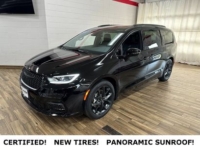 Certified 2025 Chrysler Pacifica Limited