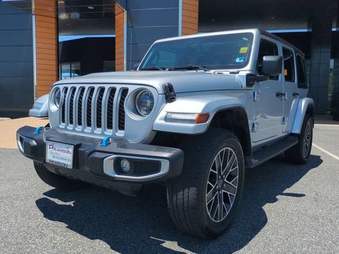 Used 2023 Jeep Wrangler Unlimited Sahara w/ Cold Weather Group AWD/4WD image 8