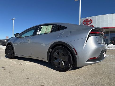 Used 2024 Toyota Prius LE AWD/4WD image 4