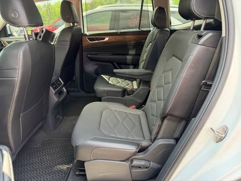 Used 2024 Volkswagen Atlas SE AWD/4WD image 9