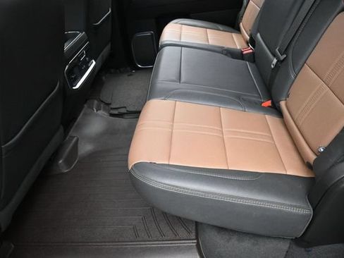 Used 2023 Chevrolet Silverado 1500 High Country w/ Technology Package AWD/4WD image 21