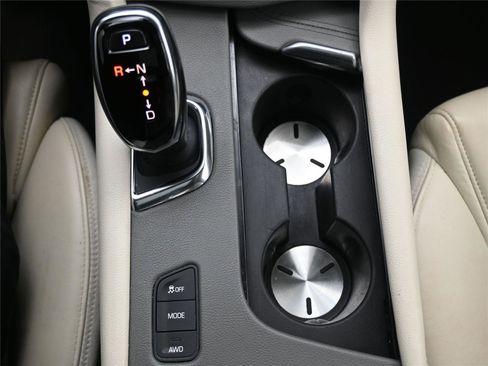 Used 2017 Cadillac XT5 Luxury w/ Driver Awareness Package image 17