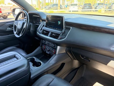 Used 2022 Chevrolet Tahoe Z71 w/ Luxury Package AWD/4WD image 12