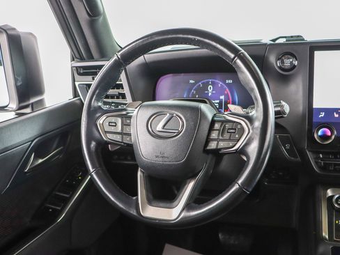 Used 2024 Lexus GX 550 w/ Accessory Package (31) AWD/4WD image 13