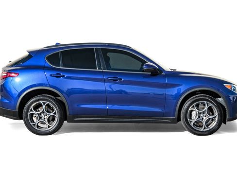 Used 2022 Alfa Romeo Stelvio Sprint image 5