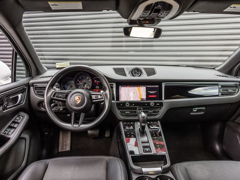 Certified 2023 Porsche Macan AWD/4WD image 11